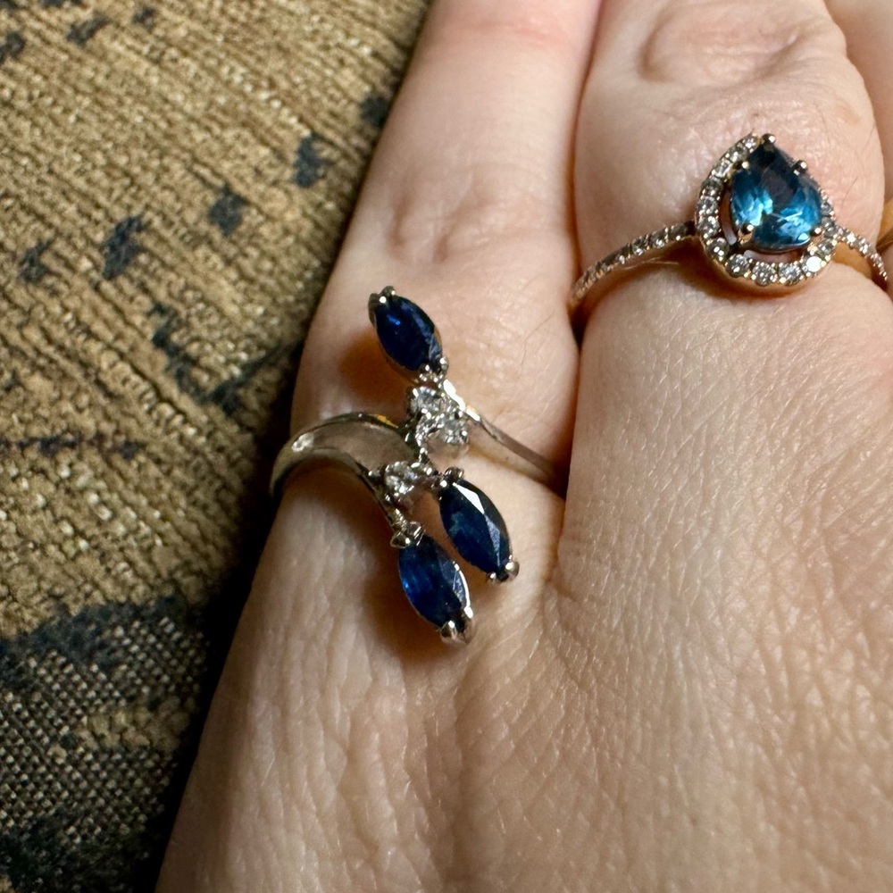 Vintage sterling silver sapphire and clear stones ring. - Picture 7 of 17